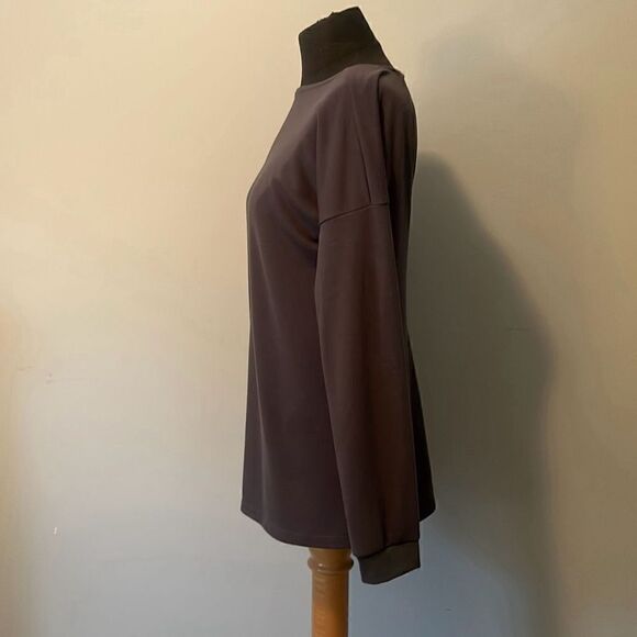 Tobi Women's Gray Drop Shoulder Long Sleeve Open Back Top - Picture 2 of 5